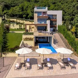 Altavista - Seaview & Relax With Heated Pool & Minigolf Opatija